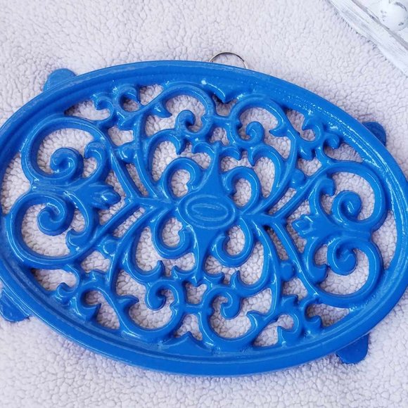 Blue Trivet Oval Cast Iron Metal Wall Table Kitchen Home Decor Vintage Design - Picture 3 of 15